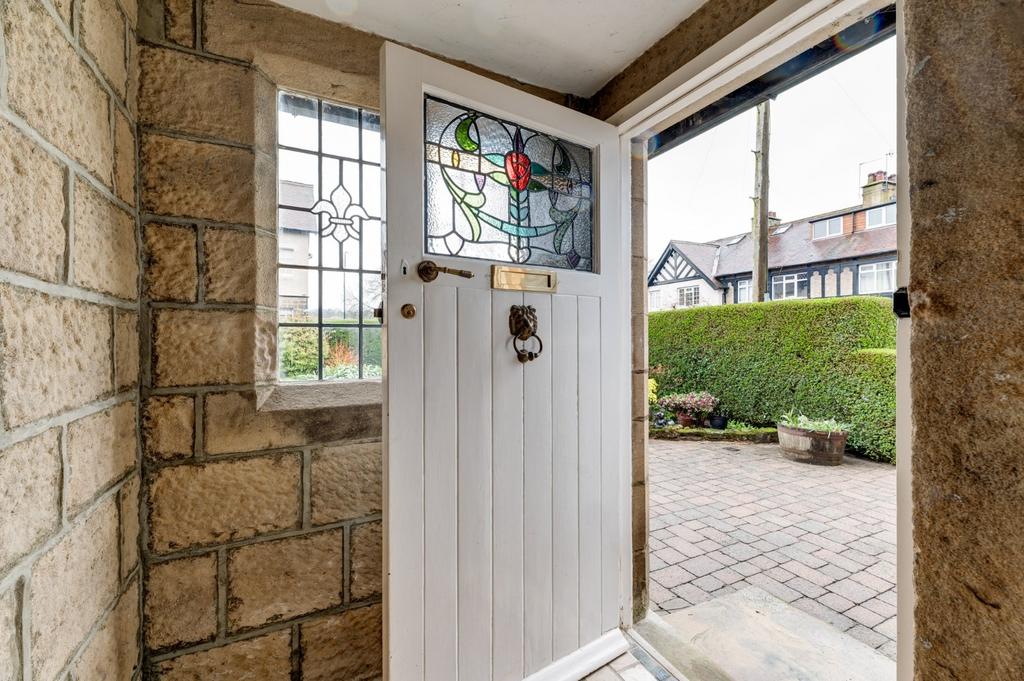 Ghyll Royd, Guiseley, Leeds, West Yorkshire, LS20 3 bed semidetached