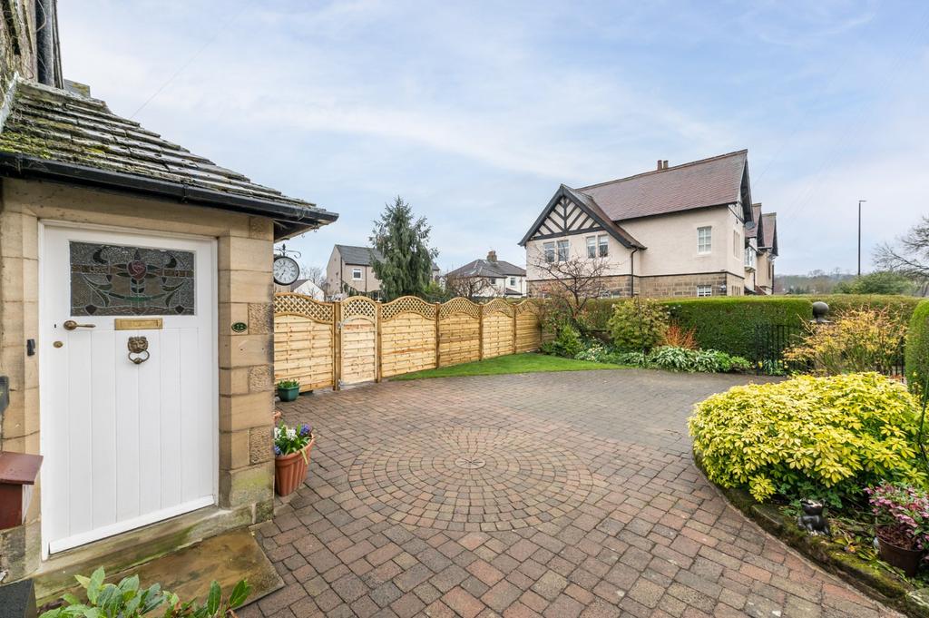 Ghyll Royd, Guiseley, Leeds, West Yorkshire, LS20 3 bed semidetached