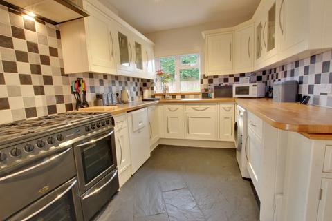 4 bedroom chalet for sale, Southampton Road, Hythe