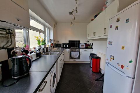 3 bedroom terraced house to rent, Woodland Avenue, Tettenhall WV6