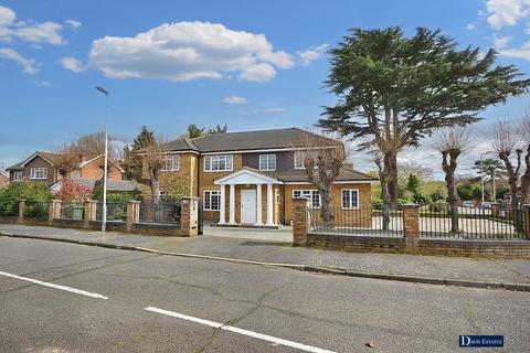 5 bedroom detached house for sale - Yevele Way, Emerson Park, Hornchurch, RM11