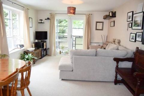 2 bedroom flat to rent, Wallis Square, Hants GU14