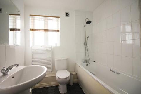 2 bedroom ground floor flat to rent, Aldershot GU12