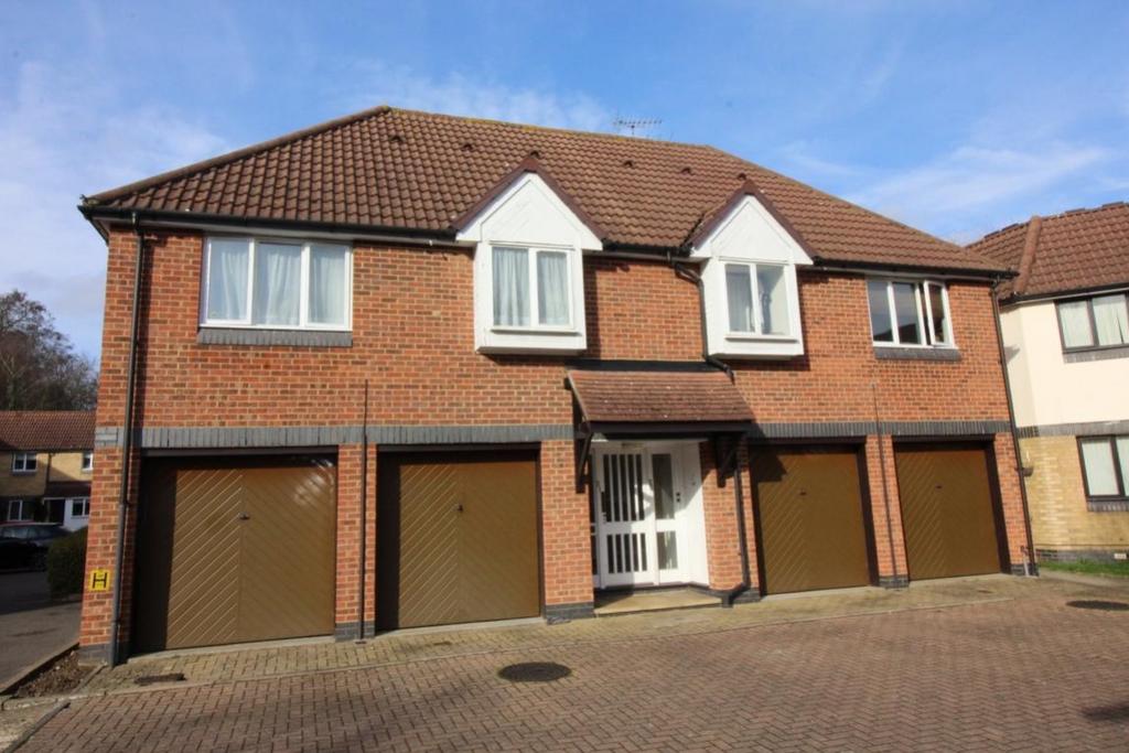 St Johns, Surrey GU21 1 bed flat to rent £900 pcm (£208 pw)