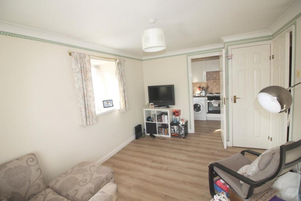St Johns, Surrey GU21 1 bed flat to rent £900 pcm (£208 pw)