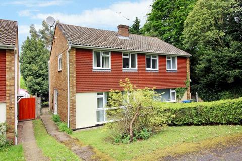 3 bedroom semi-detached house to rent, Farnborough GU14