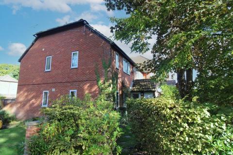 1 bedroom ground floor maisonette to rent, Vesey Close, Farnborough GU14