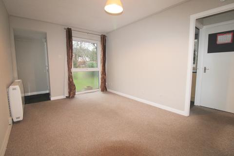 1 bedroom ground floor maisonette to rent, Vesey Close, Farnborough GU14