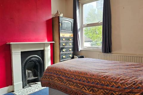48 Nelgarde Road, London, SE6 4TF