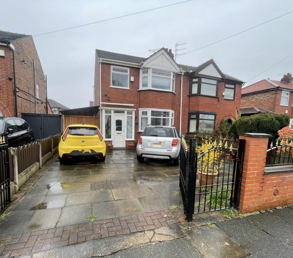 Derbyshire Lane West, Stretford, M32 9LW 3 bed semidetached house £