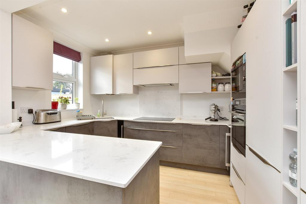 Fairford Avenue, Shirley, Croydon... 3 bed semidetached house for sale