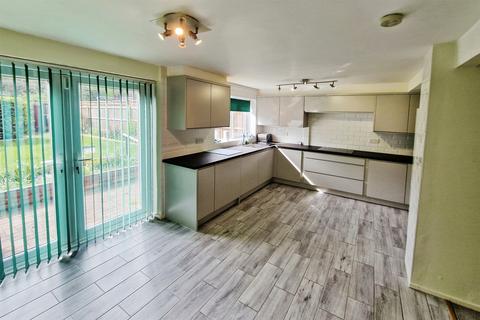 3 bedroom terraced house for sale, Tomkins Close, SS17