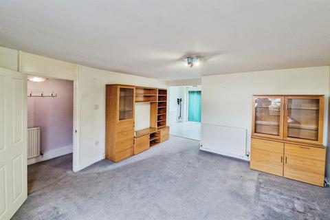 3 bedroom terraced house for sale, Tomkins Close, SS17