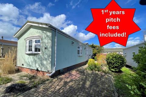 2 bedroom park home for sale, Crouch Park, Pooles Lane, Hullbridge, Essex, SS5