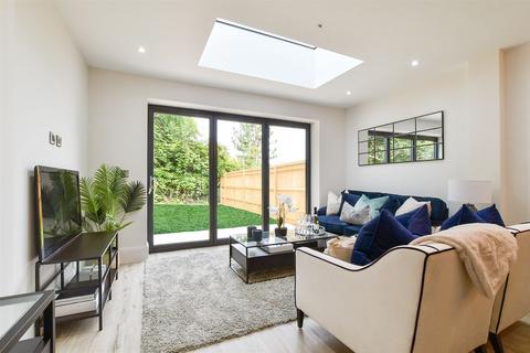 3 bedroom end of terrace house for sale, Harestone Gardens, Stanstead Road, Caterham, Surrey