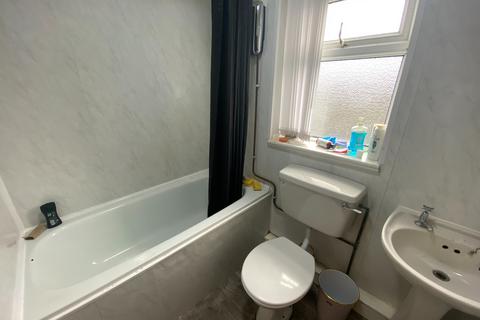 6 bedroom end of terrace house for sale - Oriel Road, Bootle, Liverpool, L20