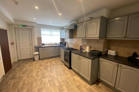 6 bedroom end of terrace house for sale, Oriel Road, Bootle, Liverpool, L20