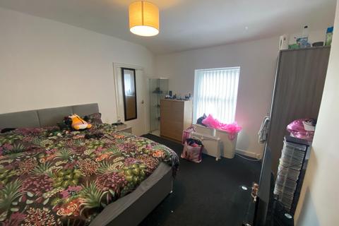 6 bedroom end of terrace house for sale, Oriel Road, Bootle, Liverpool, L20