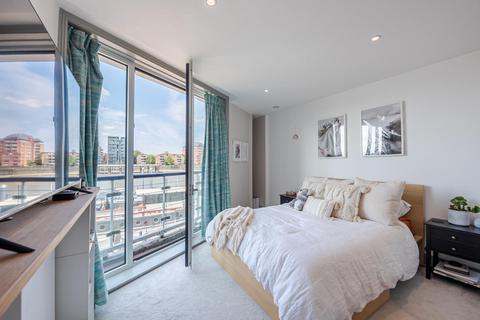 2 bedroom flat to rent, Clove Hitch Quay, London SW11