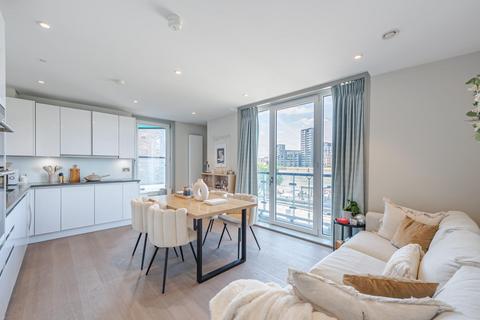 2 bedroom flat to rent - Clove Hitch Quay, London SW11