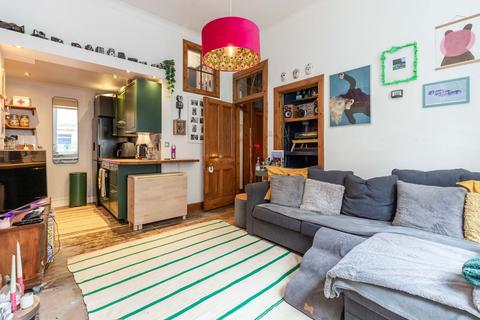 1 bedroom ground floor flat for sale, 17/3 Lochrin Place, Tollcross, Edinburgh, EH3 9QT