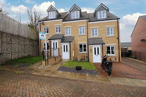 3 bedroom townhouse for sale - Mitchells Avenue, Wombwell, Barnsley
