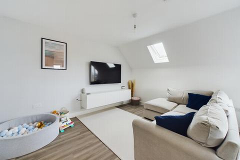 2 bedroom flat for sale - Blackberry Drive, Lindfield, RH16