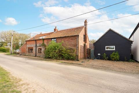 3 bedroom cottage for sale - Brewery Road, Trunch