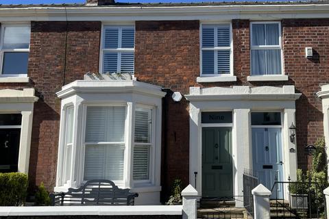 2 bedroom terraced house for sale - Queen Street, Lytham St. Annes, FY8