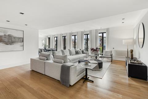 3 bedroom flat for sale, Davies Street, London W1K