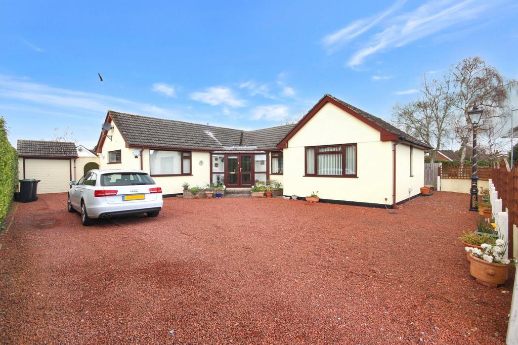 Highfield Close, Corfe Mullen... 4 bed bungalow for sale £500,000
