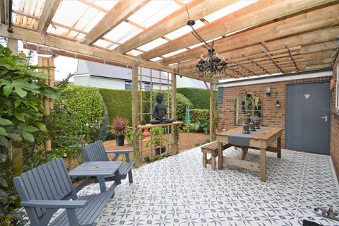 21 Darlinghurst Road, Folkestone, CT19 4PL