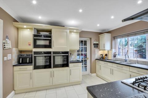 5 bedroom link detached house for sale, Brisley Court, Ashford TN23