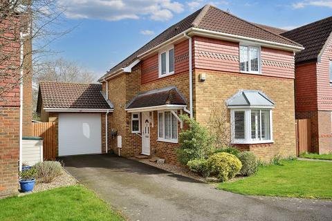 3 bedroom detached house for sale, Shipley Mill Close, Ashford TN23