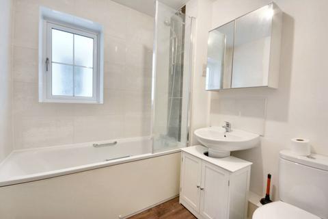 13 Nuthatch Drive, Finberry, Ashford, TN25 7AA