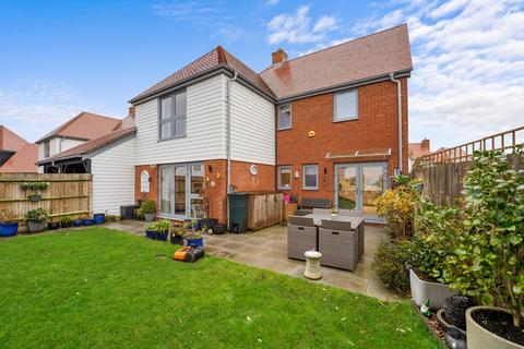 4 bedroom detached house for sale, Teasel View, Ashford TN24