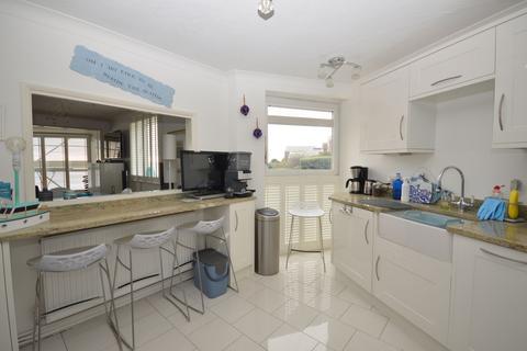 2 Castle Bay, Sandgate, Folkestone, CT20 3DU