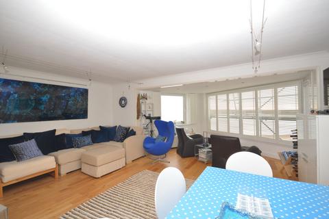 2 Castle Bay, Sandgate, Folkestone, CT20 3DU