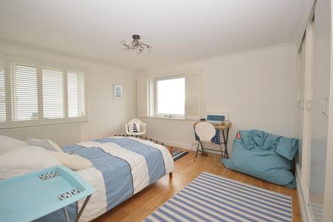 2 Castle Bay, Sandgate, Folkestone, CT20 3DU