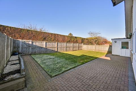27 Downs Way, Sellindge, Ashford, TN25 6EZ
