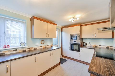 27 Downs Way, Sellindge, Ashford, TN25 6EZ
