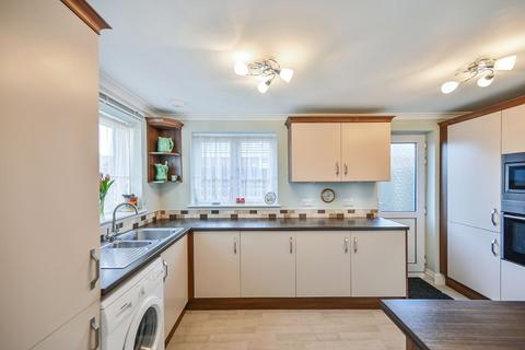 27 Downs Way, Sellindge, Ashford, TN25 6EZ