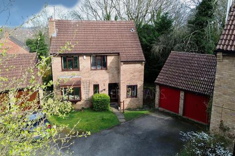 4 bedroom detached house for sale, Scott Close, Daventry, Northamptonshire