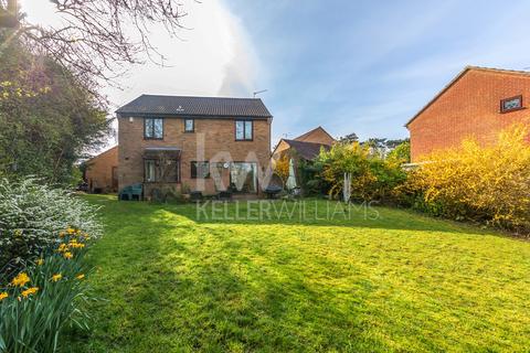 4 bedroom detached house for sale, Scott Close, Daventry, Northamptonshire