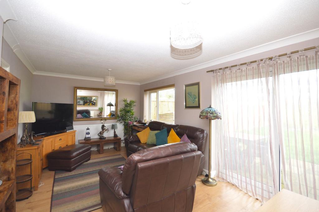 Lounge/dining area