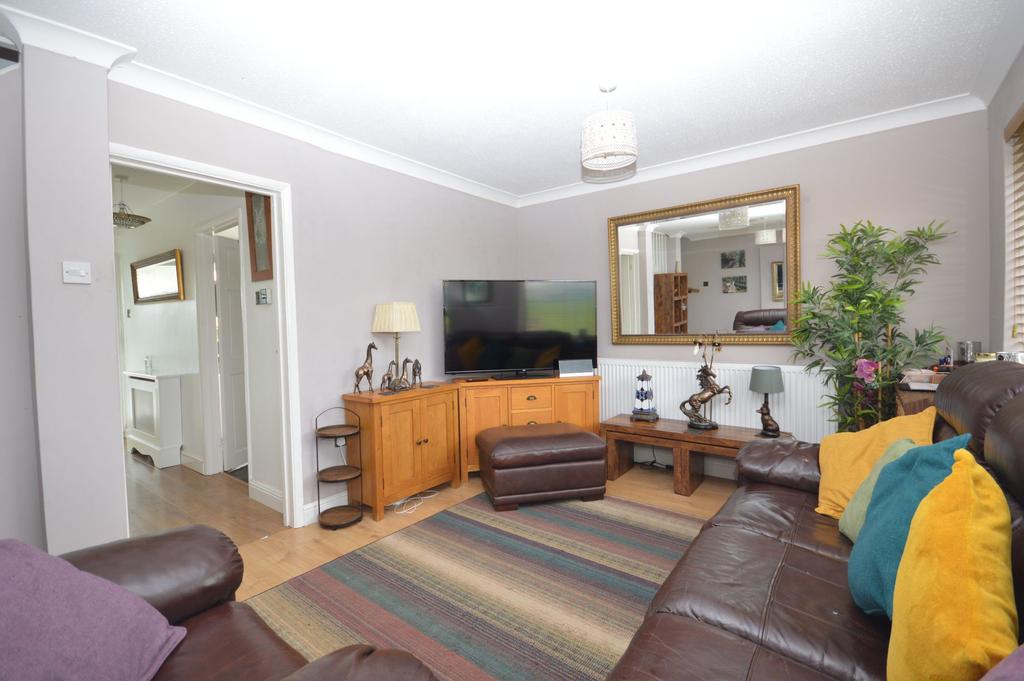 Lounge/dining area