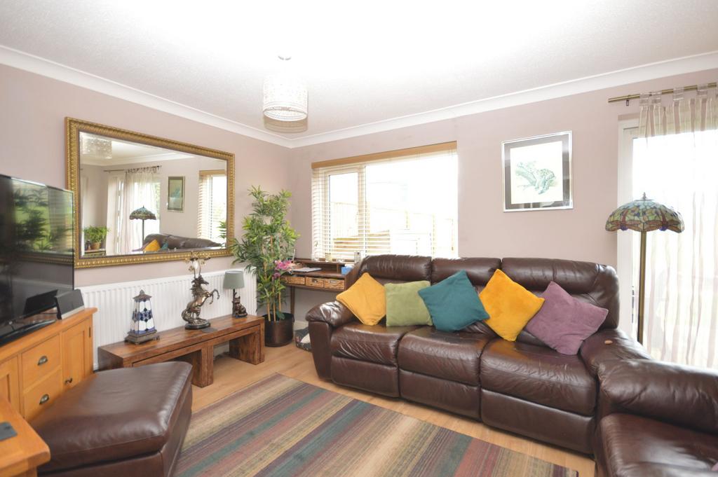 Lounge/dining area