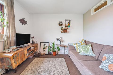 16 Penny Mews, London, SW12 8PU