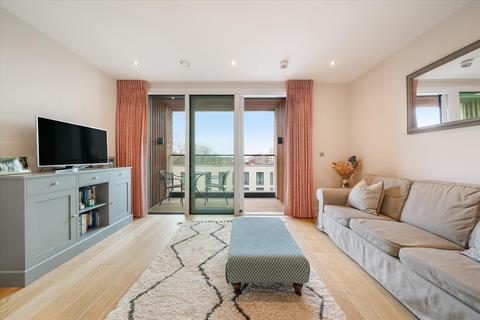 1 bedroom flat for sale, Chiswick High Road, London, W4