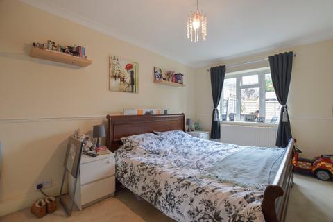 2 bedroom maisonette for sale, High Road, Byfleet, Surrey, KT14